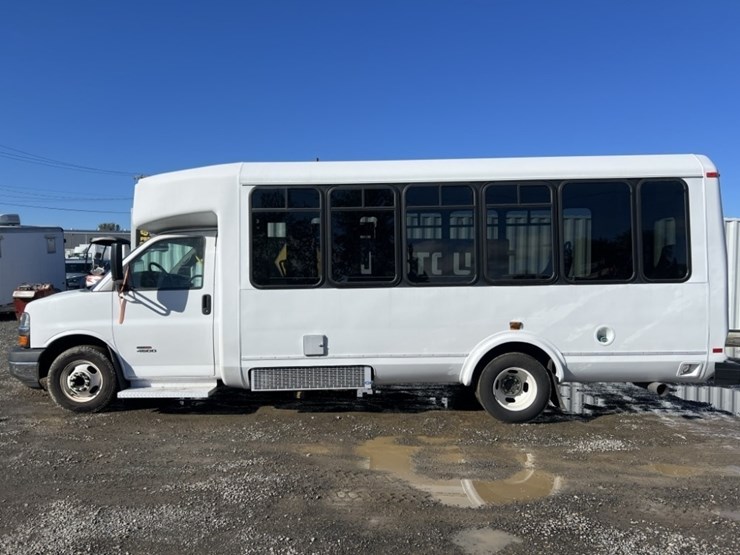 2014-chevrolet-express-paratransit-bus-image-7