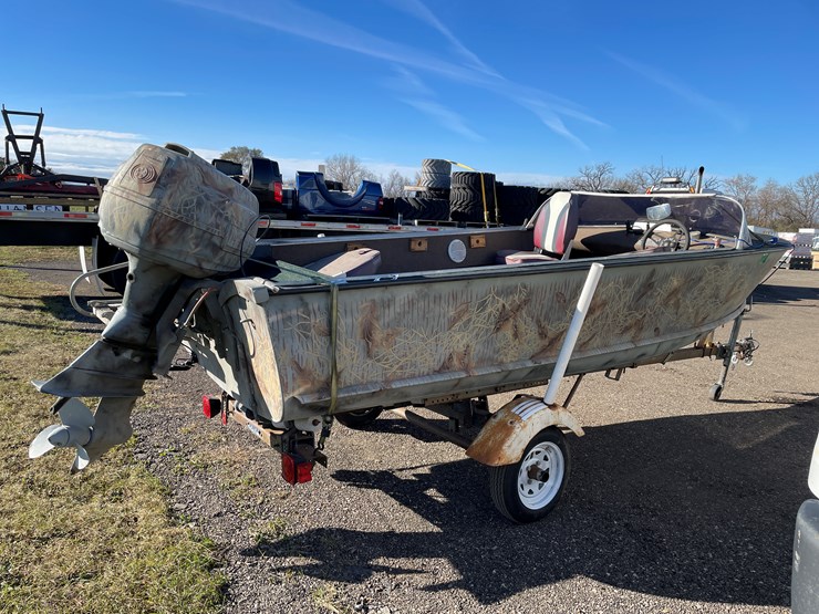 #1097-•-1953-crestliner-v4tl-aluminum-fishing-boat-with-trailer-(no-title)-image-3