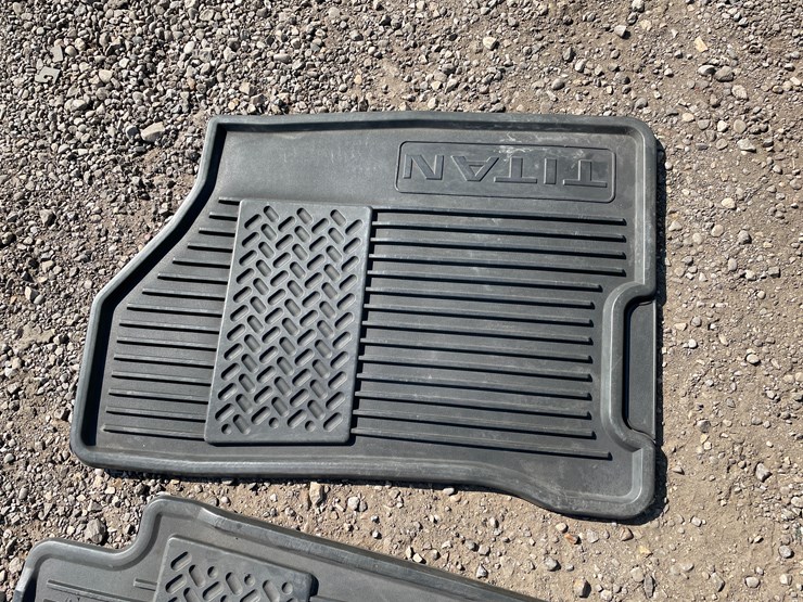 2004-nissan-titan-image-3