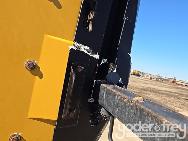 2016-caterpillar-120m2-image-129