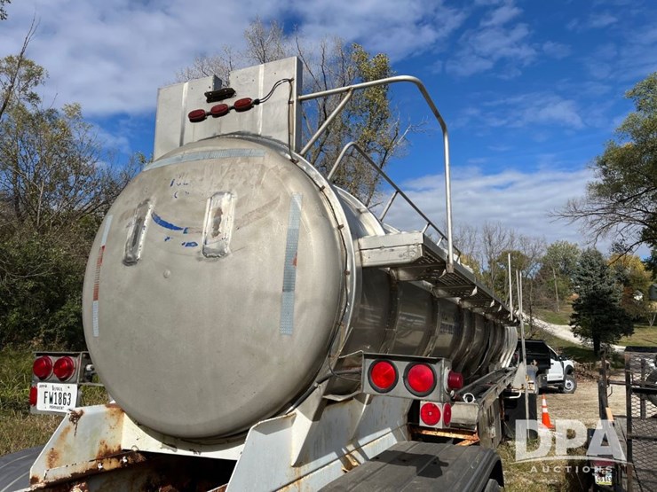 1982-heil-trailer-image-37