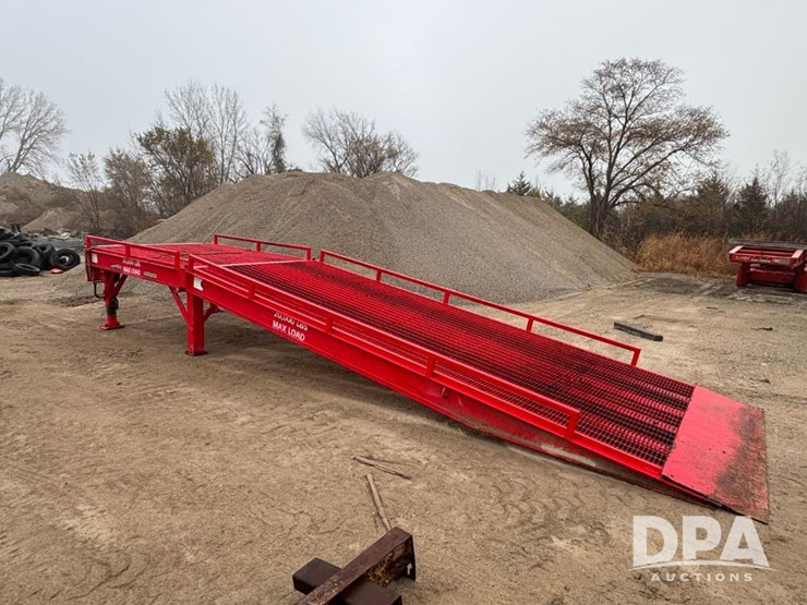 dura-ramp-portable-loading-dock-(gp12115)-image-1