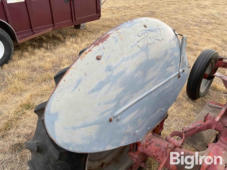 1950-ford-8n-image-16