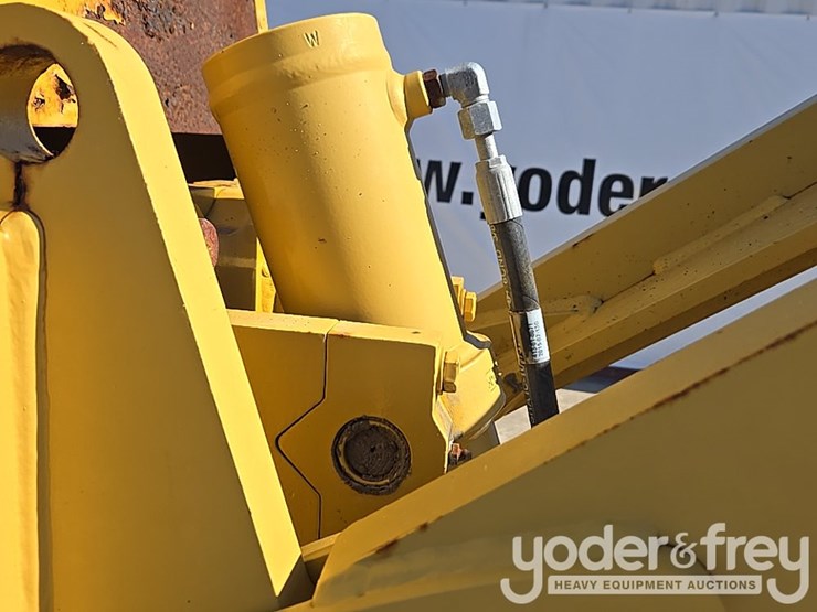 2016-caterpillar-120m2-image-120