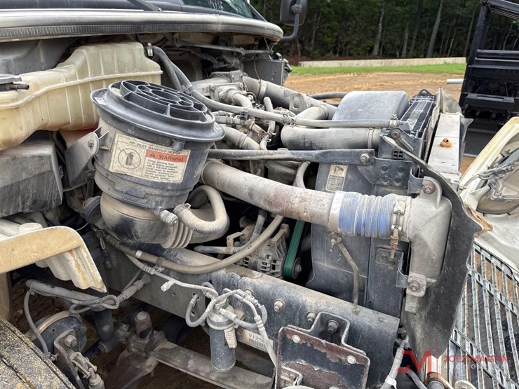 2005-freightliner-business-class-m2-box-truck-image-12