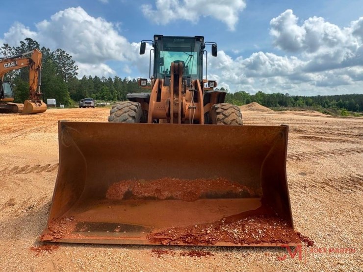 2012-case-821f-image-7