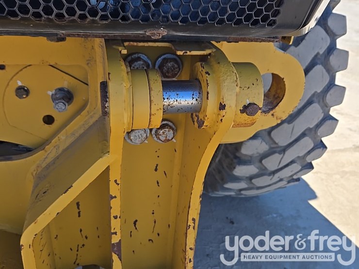 2016-caterpillar-120m2-image-125