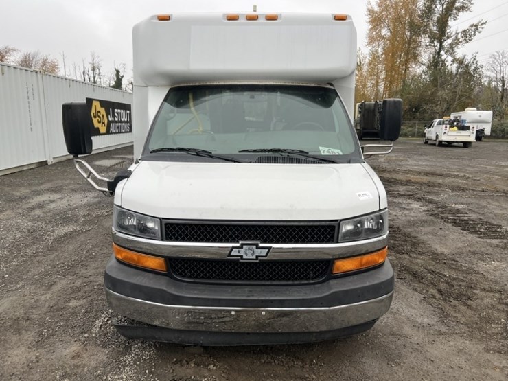 2014-chevrolet-express-paratransit-bus-image-8