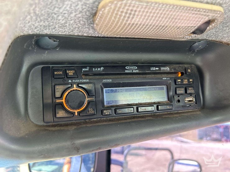 2010-new-holland-td5050-image-20