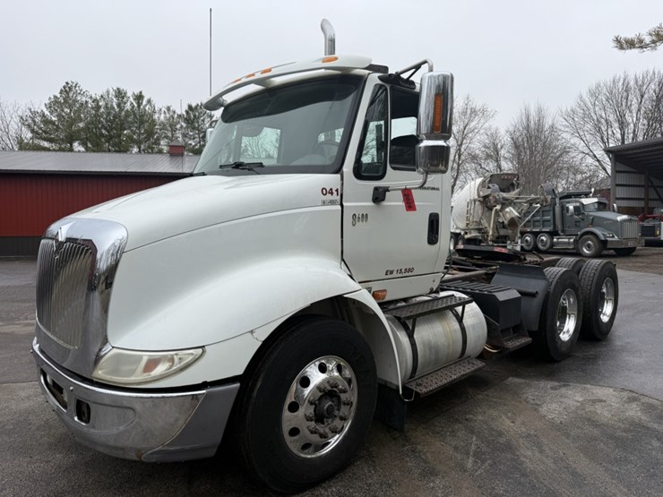 2005-international-8600-image-1