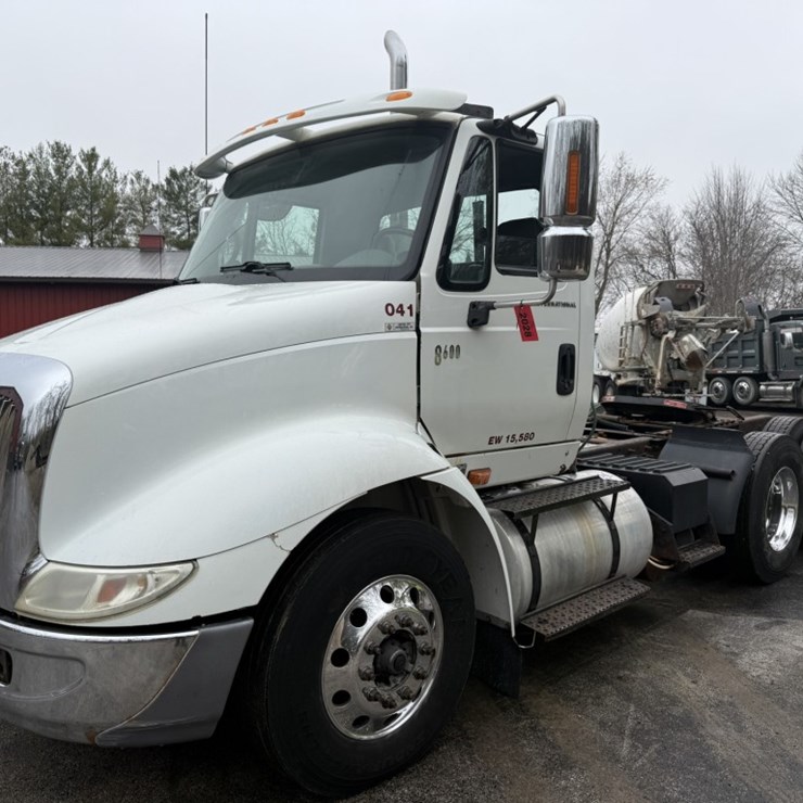 2005 INTERNATIONAL 8600