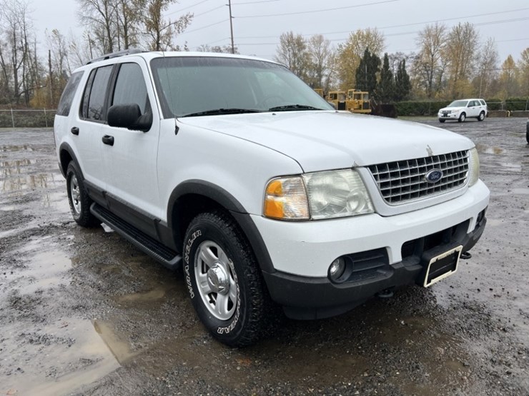 2003-ford-explorer-xlt-image-2