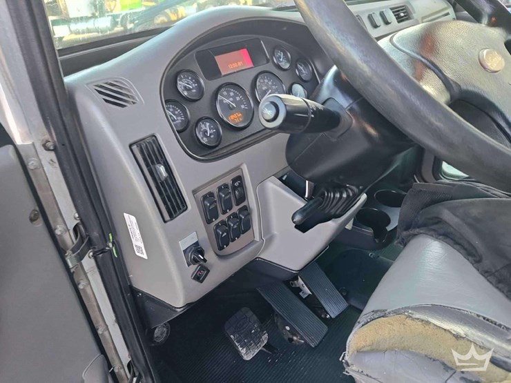 2016-peterbilt-337-image-17
