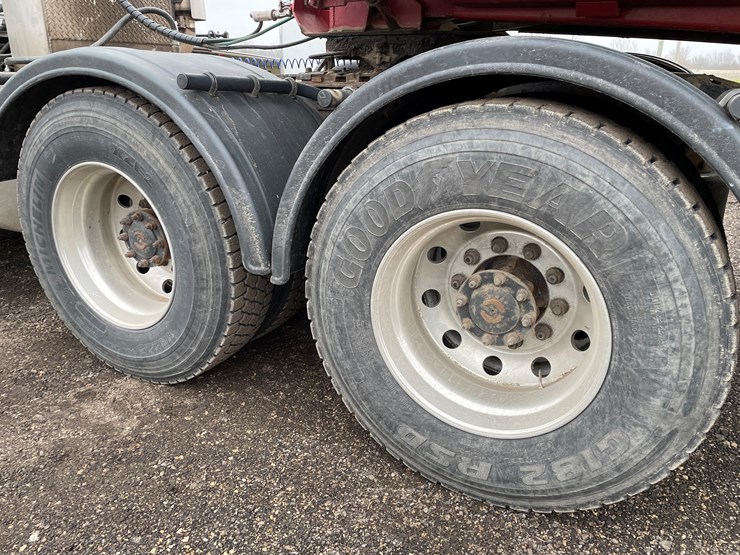 #1061-•-2004-mack-cx613-tandem-axle-day-cab-semi-tractor-(has-wi-title)-image-22