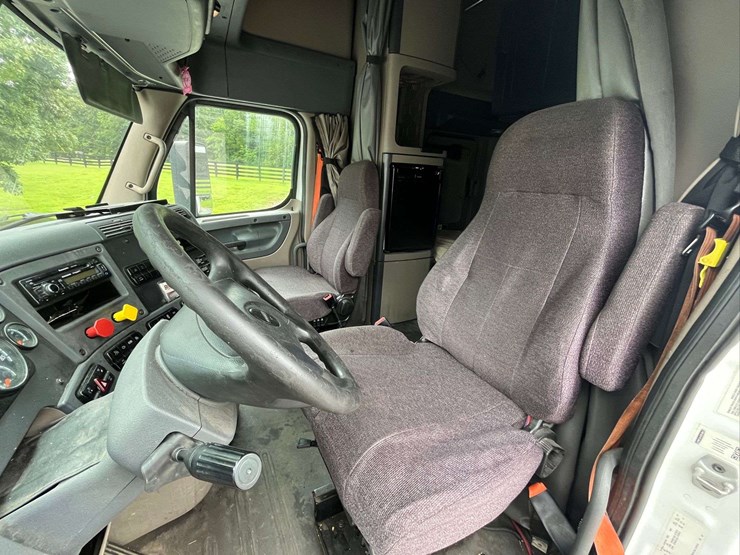 2018-freightliner-cascadia-evolution-t/a-truck-tractor-image-78