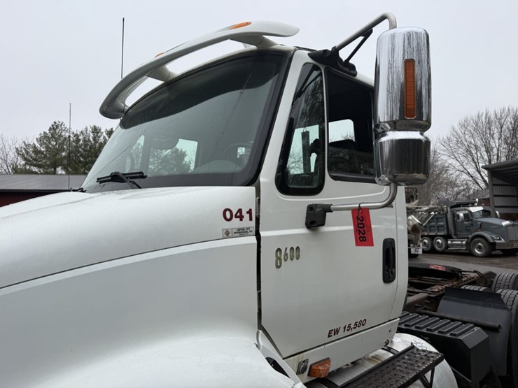 2005-international-8600-image-27