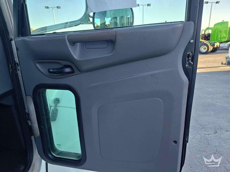 2016-peterbilt-337-image-52