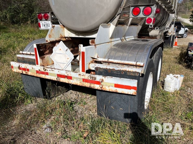 1982-heil-trailer-image-36