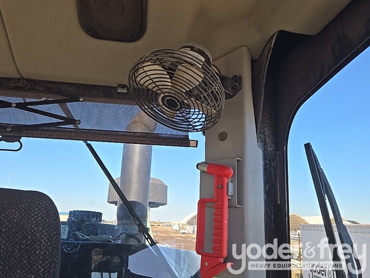 2016-caterpillar-120m2-image-214