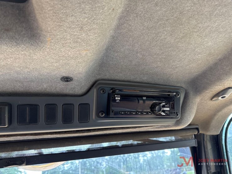 2019-caterpillar-730-image-21