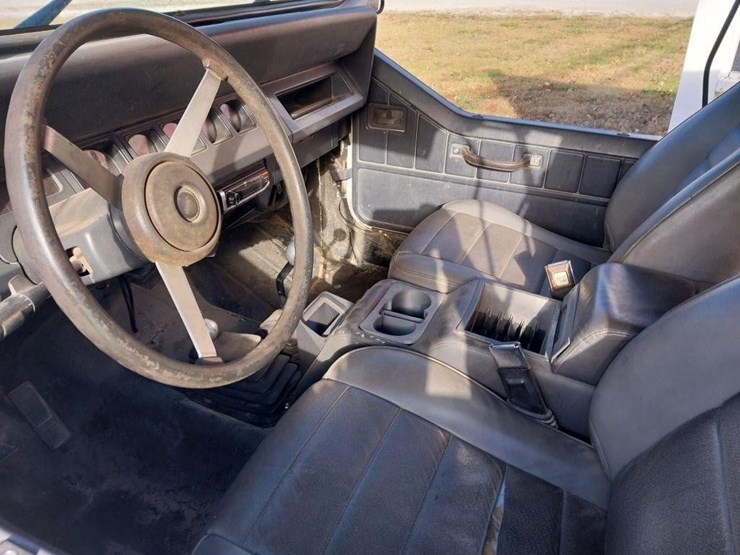 1994-jeep-wrangler-image-6