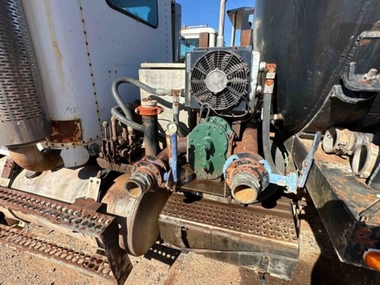 1996-freightliner-bobtail-water-truck-image-34