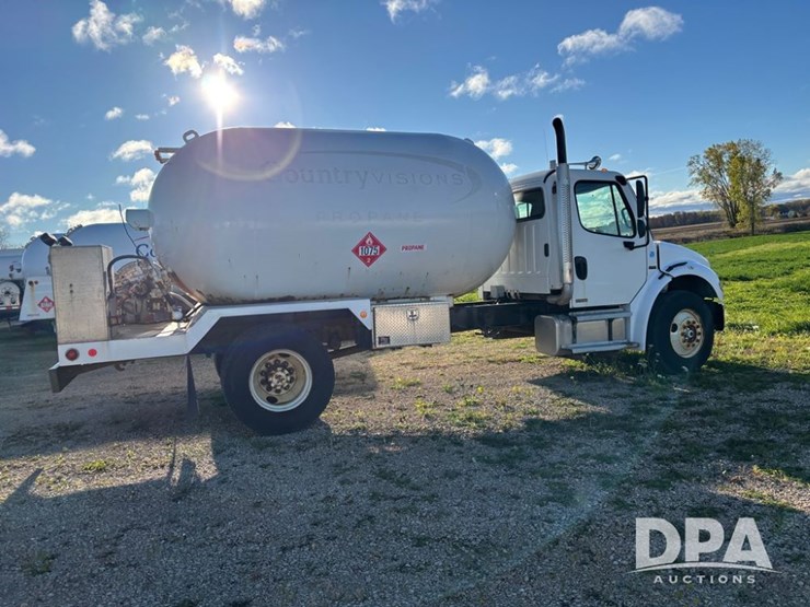 2005-freightliner-business-class-lp-bobtail-truck-(dr12590-unit-6501)-image-13