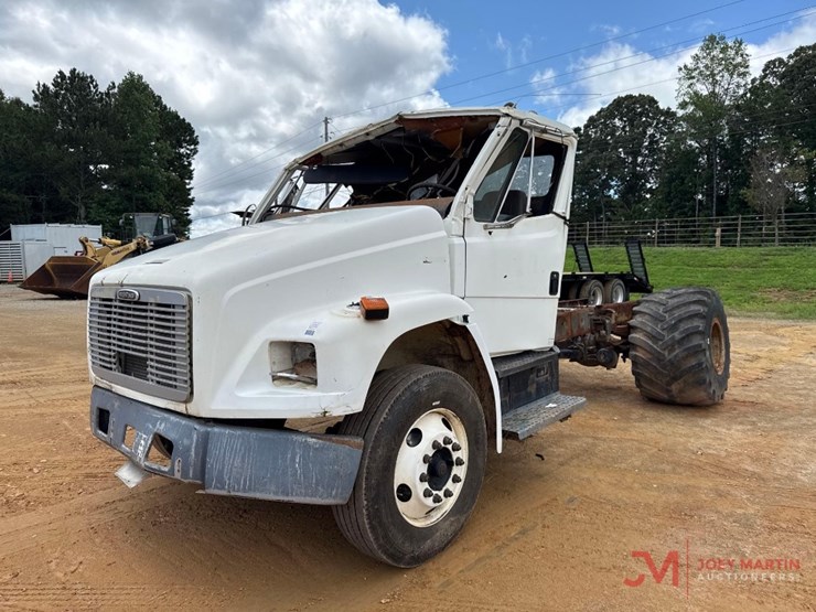 2003-freightliner-cab-&-chassis-truck-image-4
