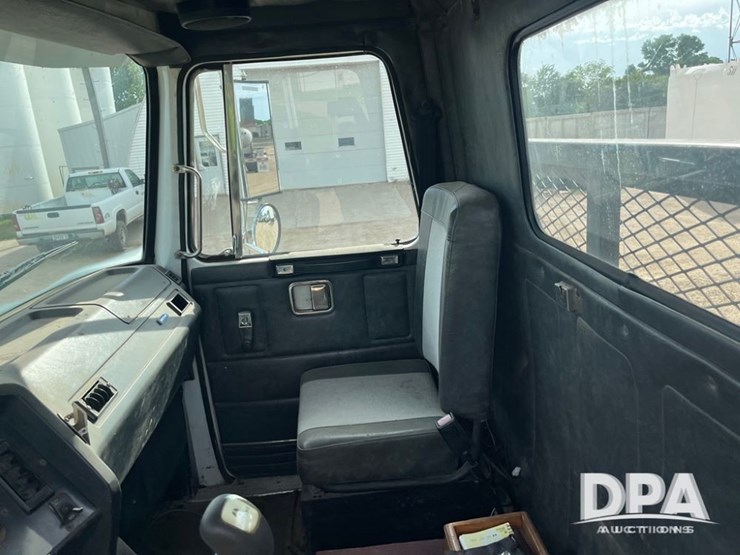 1993-white-gmc-liquid-truck-(dr8592-unit-129952)-image-67