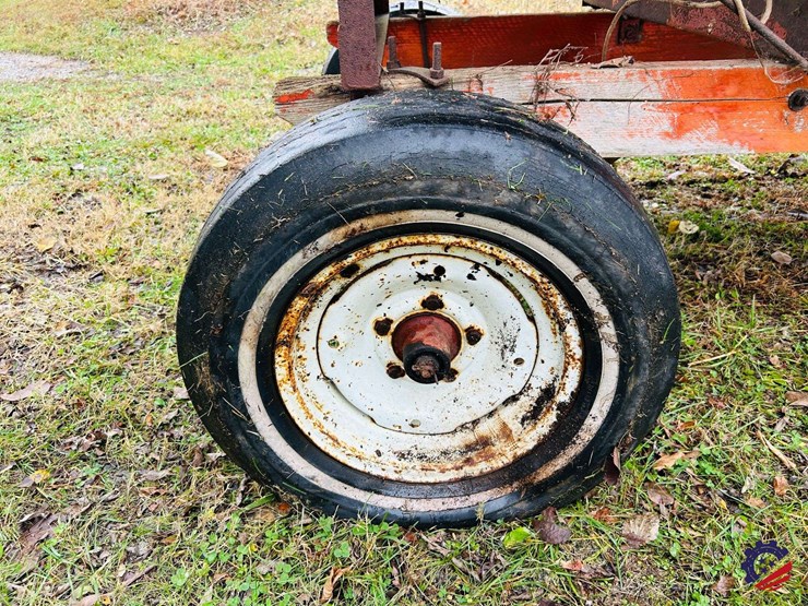 gravity-flow-grain-wagon-on-perfection-running-gear-image-23