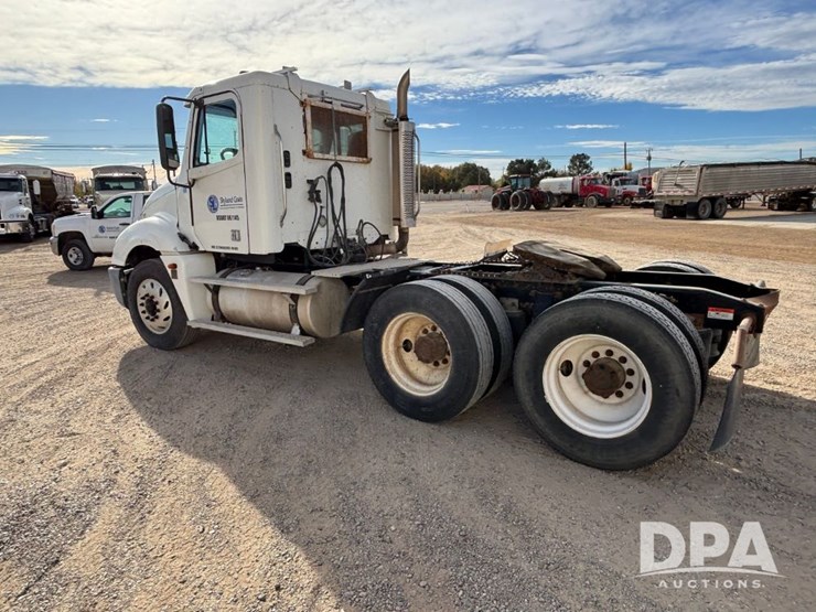 2006-freightliner-day-cab-truck-(gp12099,-unit-802)-image-9