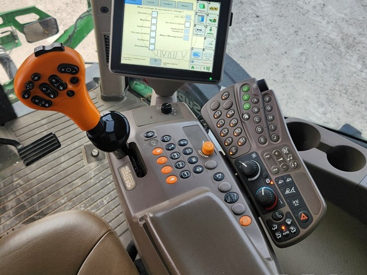 2016-john-deere-r4038-image-16