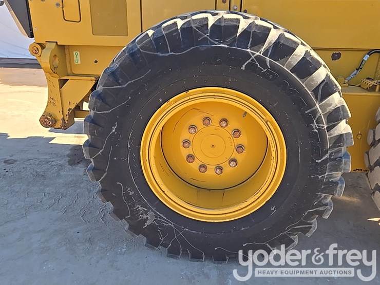 2016-caterpillar-120m2-image-31