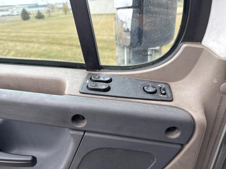 #1481-•-2015-freightliner-cascadia-day-cab-truck-tractor-image-30