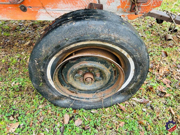 gravity-flow-grain-wagon-on-perfection-running-gear-image-26