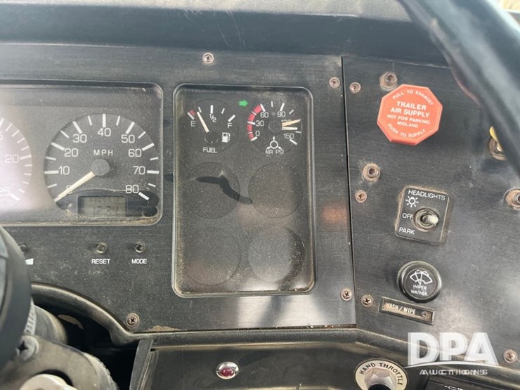 1993-white-gmc-liquid-truck-(dr8592-unit-129952)-image-74