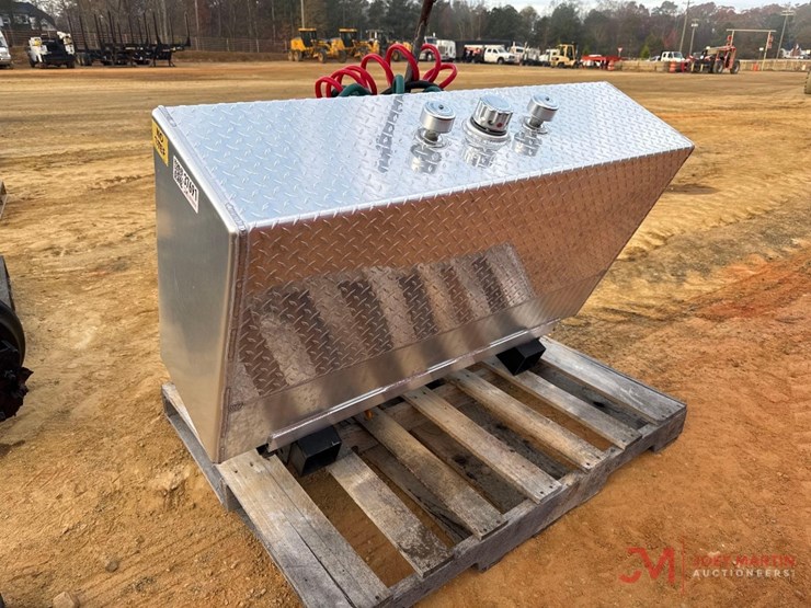 hydraulic-tank,-hoses-and-air-lines-image-2