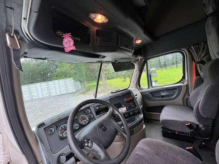 2018-freightliner-cascadia-evolution-t/a-truck-tractor-image-87