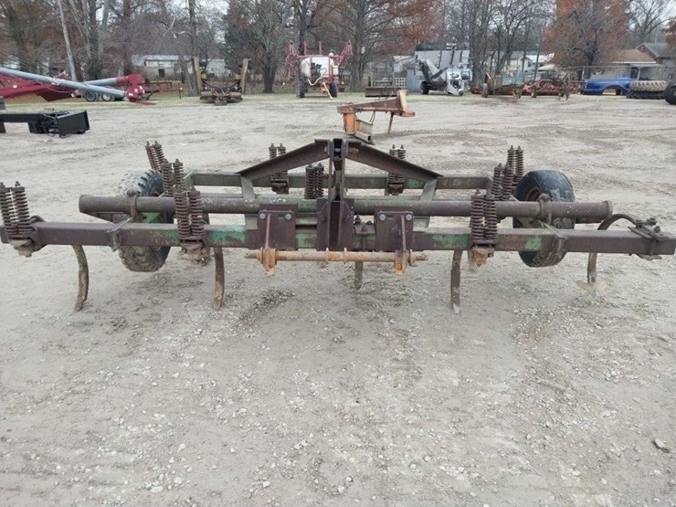 john-deere-12-image-2