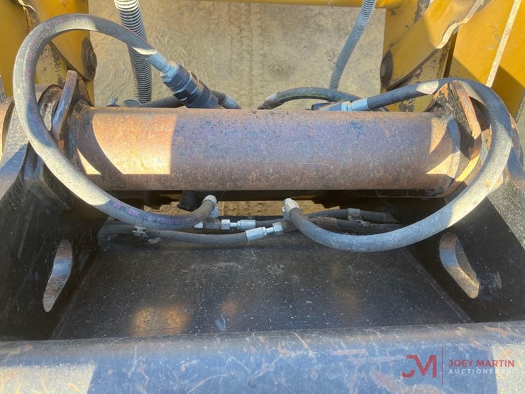 2017-caterpillar-420f-it-image-14