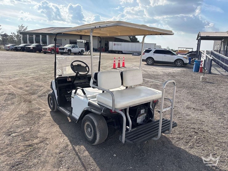 ez-go-golf-cart-image-4