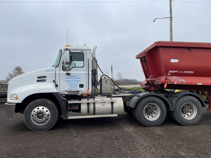 #1061-•-2004-mack-cx613-tandem-axle-day-cab-semi-tractor-(has-wi-title)-image-9