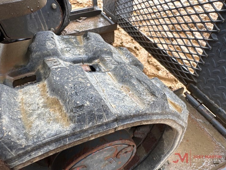 2015-ihi-9vxe-electric-mini-excavator-with-drive-on-rack-image-10