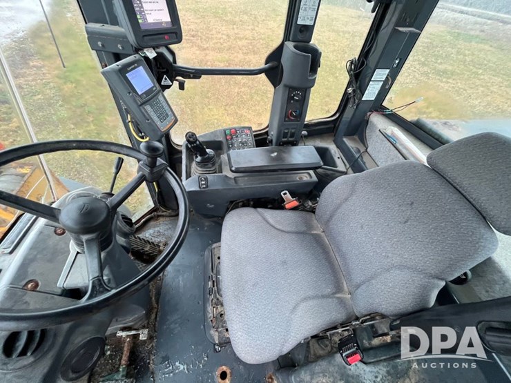 2017-deere-624k-image-43