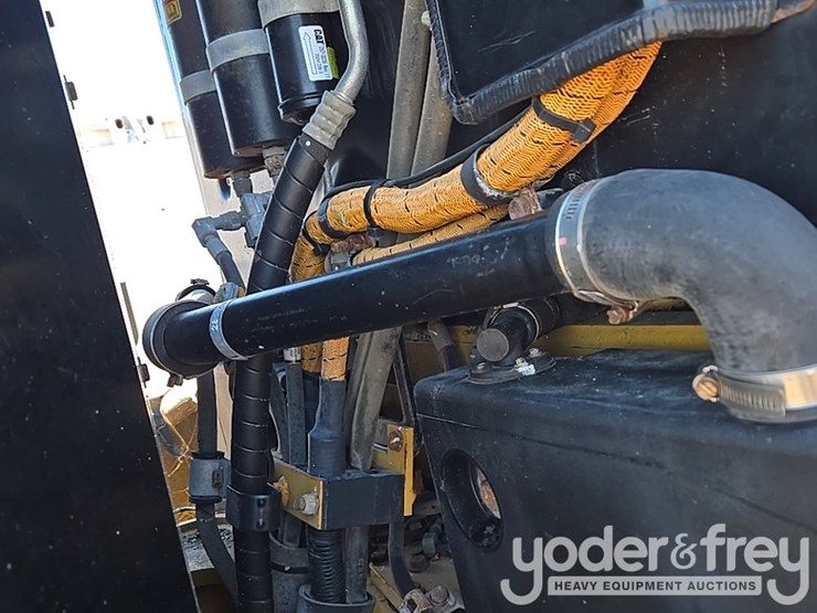 2016-caterpillar-120m2-image-103