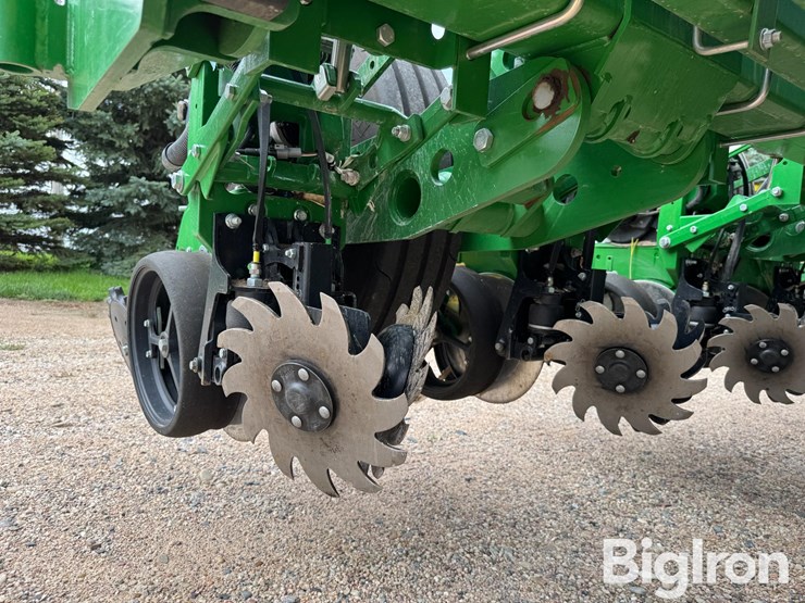 2020-john-deere-1775nt-image-19