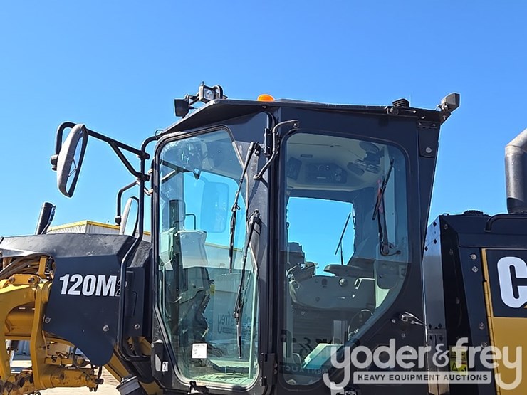 2016-caterpillar-120m2-image-209