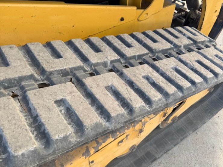 2022-caterpillar-279d3-image-44