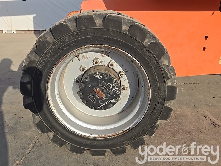 2014-jlg-800aj-image-57