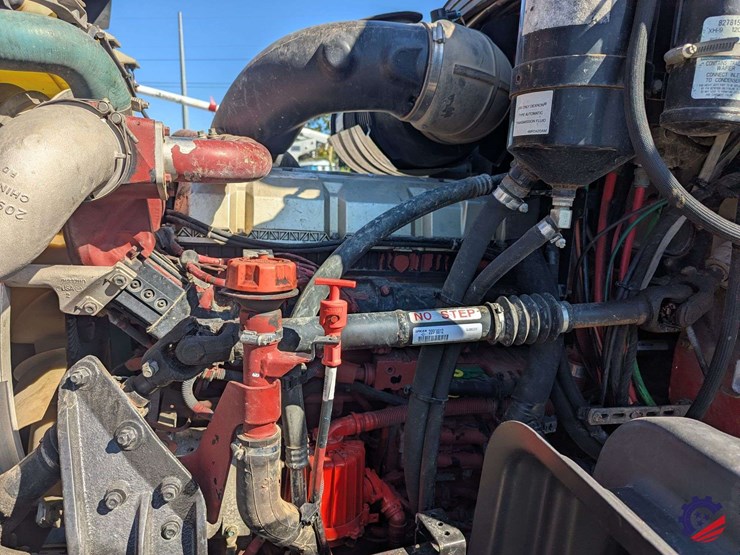 2016-mack-granite-gu713-image-28